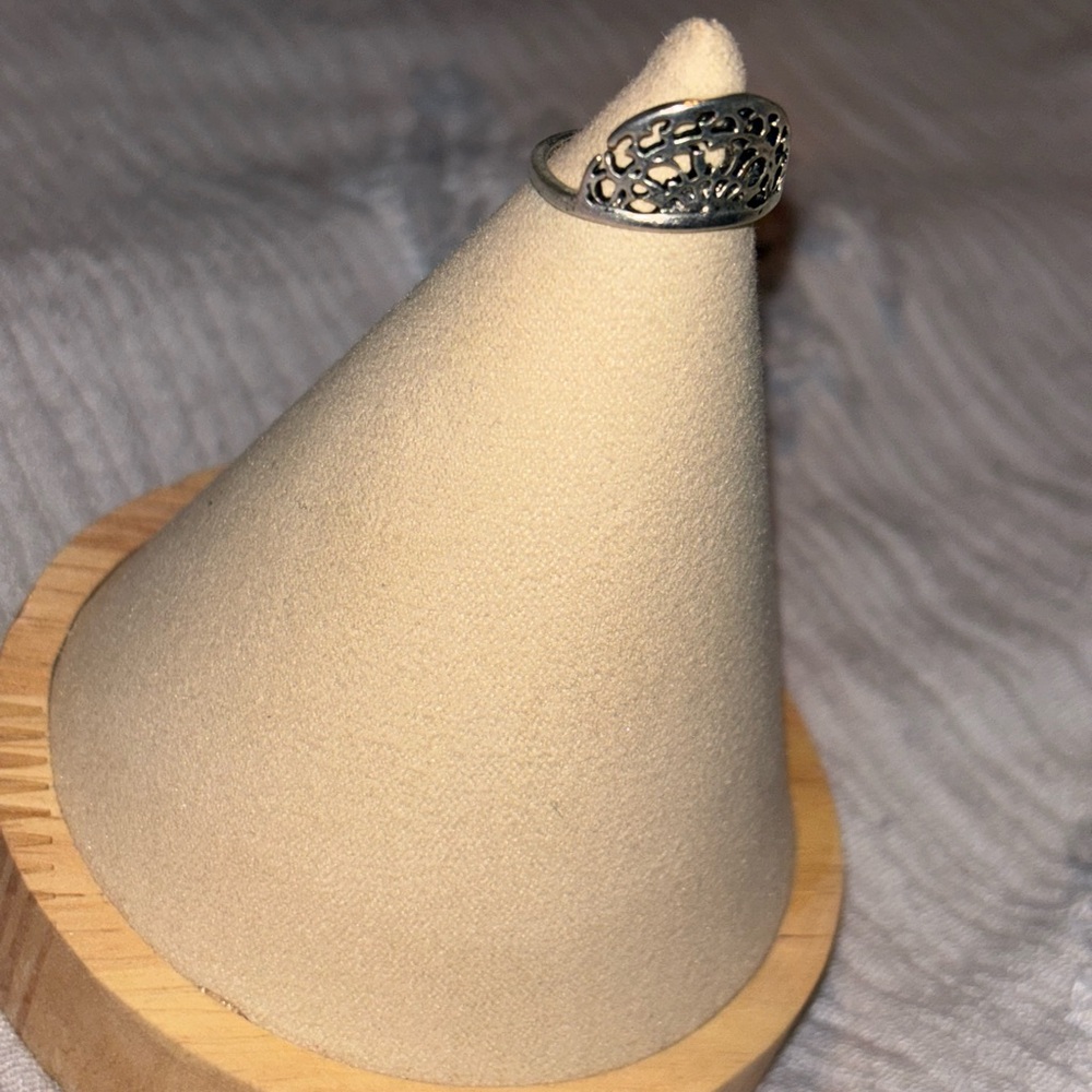 Silver ring
Size 8 - Picture 2 of 2